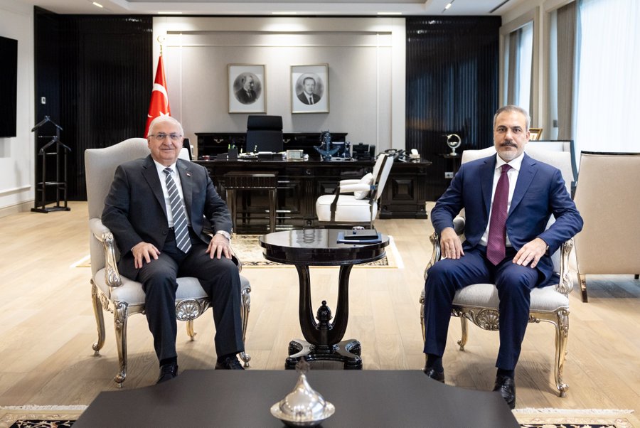 Quellen des türkischen Außenministeriums: 

- Der türkische Außenminister Hakan Fidan und Verteidigungsminister Yaşar Güler werden am 9. Juli zu einem offiziellen Besuch nach Pakistan reisen, um bilaterale Beziehungen und regionale Fragen zu erörtern.