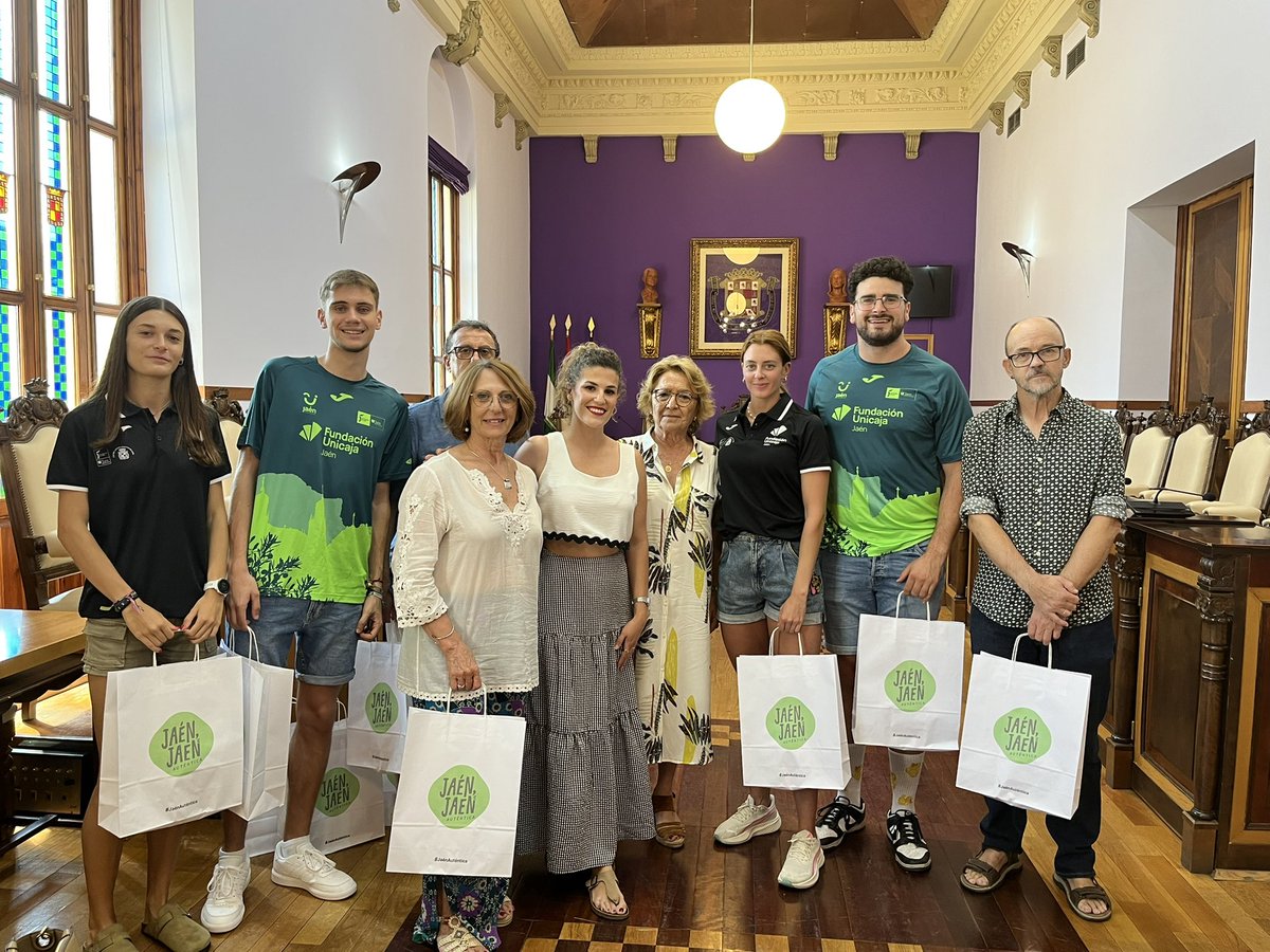 🏃‍♂️🏃‍♀️ El alcalde, <a href="/Juliomillanjaen/">Julio Millán</a>,  recibe a los equipos de División de Honor del <a href="/UnicajaAtletism/">Unicaja Atletismo</a> tras lograr sus mejores resultados:

- 4.º en Liga Joma
- 5.º en Liga Iberdrola

👏 Reconocimiento al club por su gran temporada y su labor por el atletismo en Jaén.