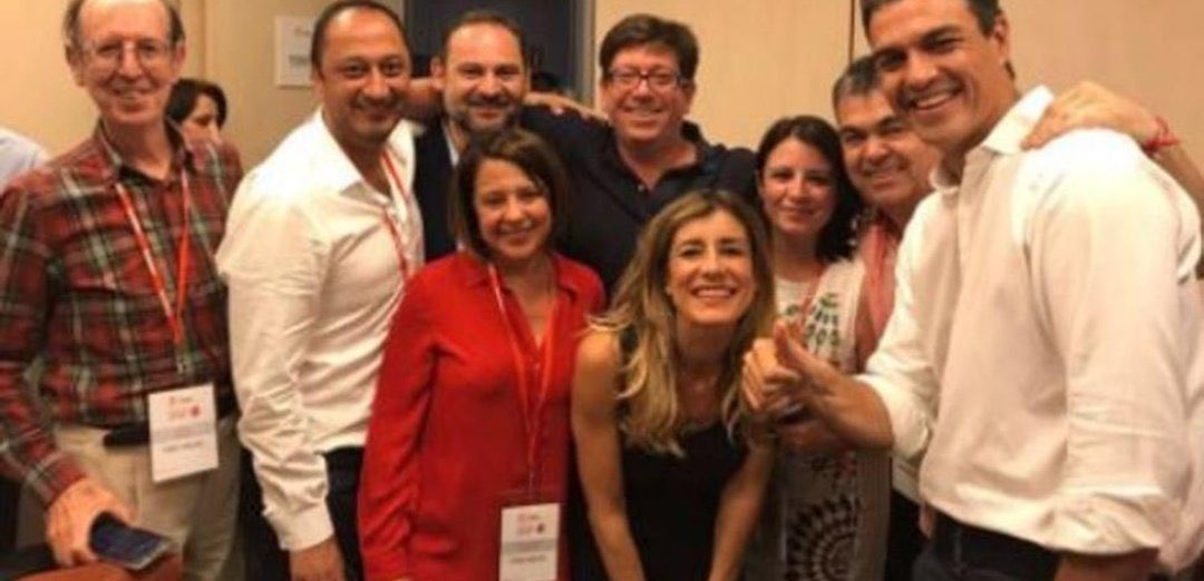 infiltradoxxxc's tweet photo. Que alguien me explique cómo está banda de anormales ha llegado a gobernar un país y a robarnos a manos llenas. https://t.co/NphdKUI1ta