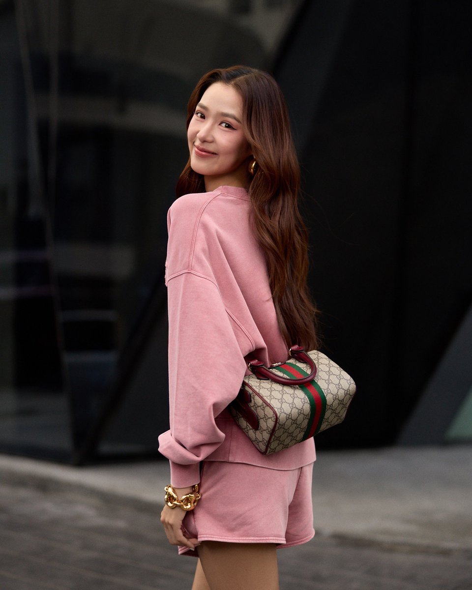 ให้กี่คะเเนนดี! กับสาว ฟิล์ม รชานันท์ <a href="/filmracha/">ฟิล์มรชา🎞️</a> ที่มาร่วมเฉลิมฉลองความงามของลวดลายโมโนแกรม GG อันมีเสน่ห์น่าดึงดูดของ <a href="/gucci/">gucci</a> ที่สะท้อนชวนคิดถึงต้นกำเนิดของแบรนด์

#ELLEThailand 
#filmracha 
#Gucci
#GucciOphidia
#GucciValigeria
#GucciGiglio