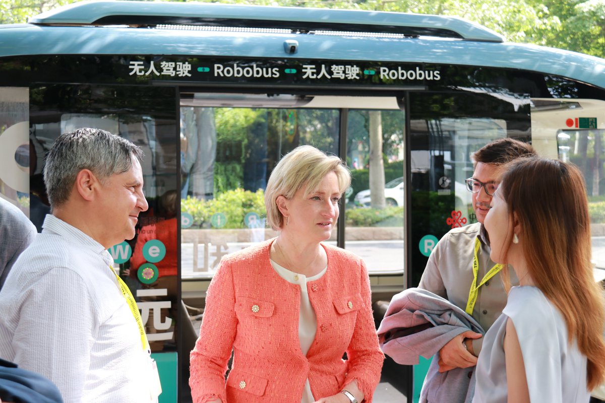 WeRide_ai's tweet image. 🇩🇪 We recently hosted a German delegation led by Dr. Nicole Hoffmeister-Kraut, Minister of Economic Affairs, Labour and Tourism of the State of Baden-Württemberg, and senior leaders from companies exploring AV tech. We shared our AV growth plans in Germany, and our guests got to…