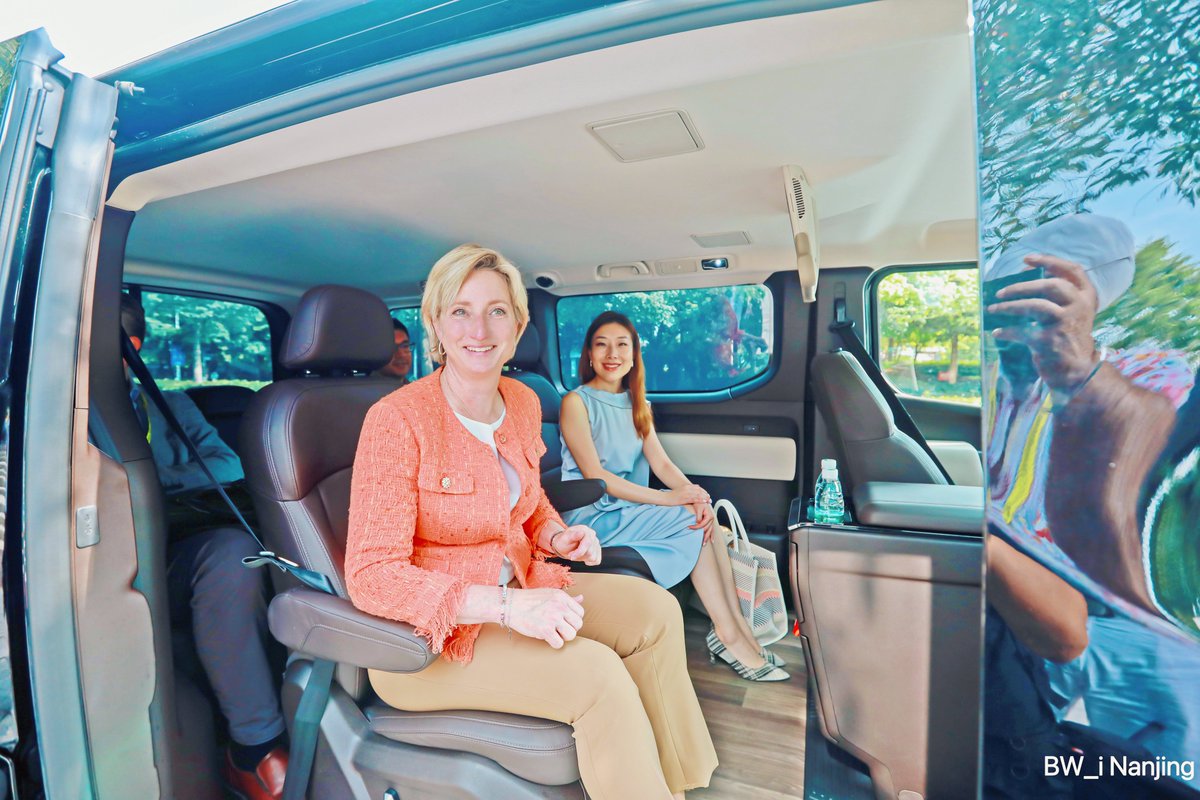 WeRide_ai's tweet image. 🇩🇪 We recently hosted a German delegation led by Dr. Nicole Hoffmeister-Kraut, Minister of Economic Affairs, Labour and Tourism of the State of Baden-Württemberg, and senior leaders from companies exploring AV tech. We shared our AV growth plans in Germany, and our guests got to…