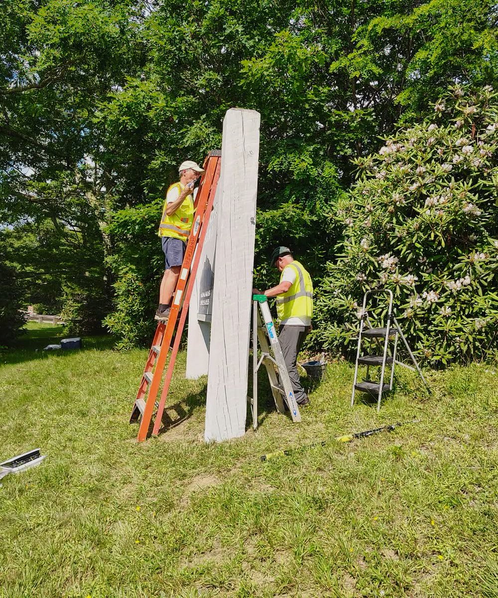 parkwaycolors's tweet image. the Wagon Rd Gap (276) entrance sign was recently painted by local volunteers Cindy Lemon, Rich Stevenson, and others. Looks great!