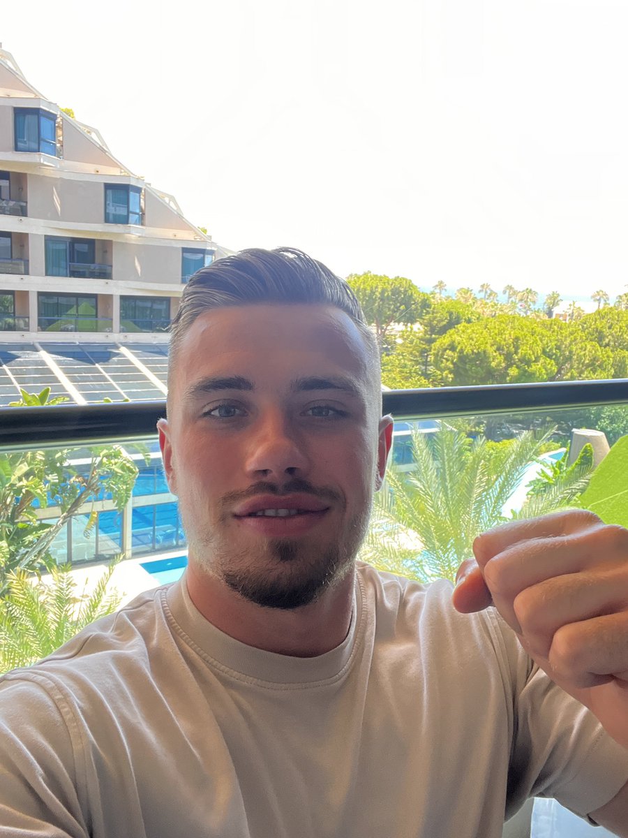 AKCrypto24's tweet image. High performers show up when things are not aligned
On holiday, no real desk, sun 40 degrees and different time zones
We still make it work!
People are slowing down for summer…too much opportunity cost to miss out on.