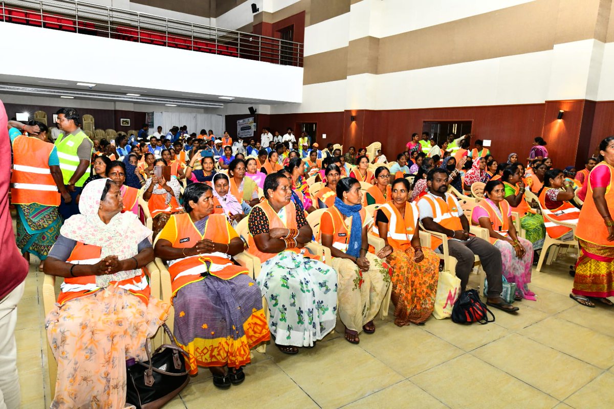 Zonal Commissioner Khairatabad, GHMC (@zc_khairatabad) on Twitter photo Today, Hon'ble Minister Sri Ponnam sir distributed Personal Protection Equipment (PPE) to sanitation workers.
A vital step towards ensuring safety, dignity & wellbeing of frontline staff. <a href="/CommissionrGHMC/">Commissioner GHMC</a> <a href="/gadwalvijayainc/">Vijayalaxmi Gadwal, GHMC MAYOR</a> <a href="/PrlsecyMAUD/">Prl Secy MAUD.</a> <a href="/GHMCOnline/">GHMC</a> Today, Hon'ble Minister Sri Ponnam sir distributed Personal Protection Equipment (PPE) to sanitation workers.
A vital step towards ensuring safety, dignity & wellbeing of frontline staff. <a href="/CommissionrGHMC/">Commissioner GHMC</a> <a href="/gadwalvijayainc/">Vijayalaxmi Gadwal, GHMC MAYOR</a> <a href="/PrlsecyMAUD/">Prl Secy MAUD.</a> <a href="/GHMCOnline/">GHMC</a>