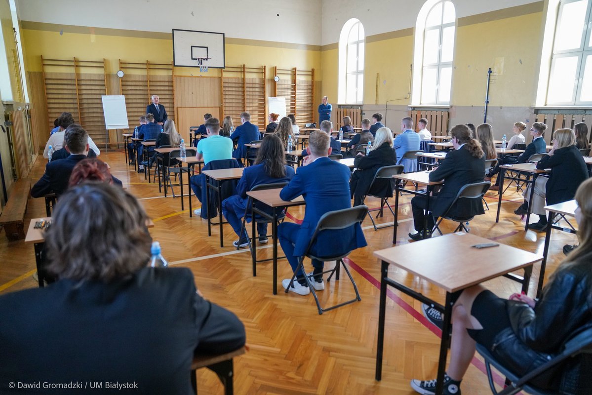 🎓 Ponad 3,5 tys. uczniów z 49 szkół ponadpodstawowych w #Białystok zdawało maturę 2025! Zdawalność wyniosła 82,6% – wyżej niż średnia krajowa i wojewódzka. Brawo! 👏📚 #matura2025 #Białystok
➡️bit.ly/4leyyMd