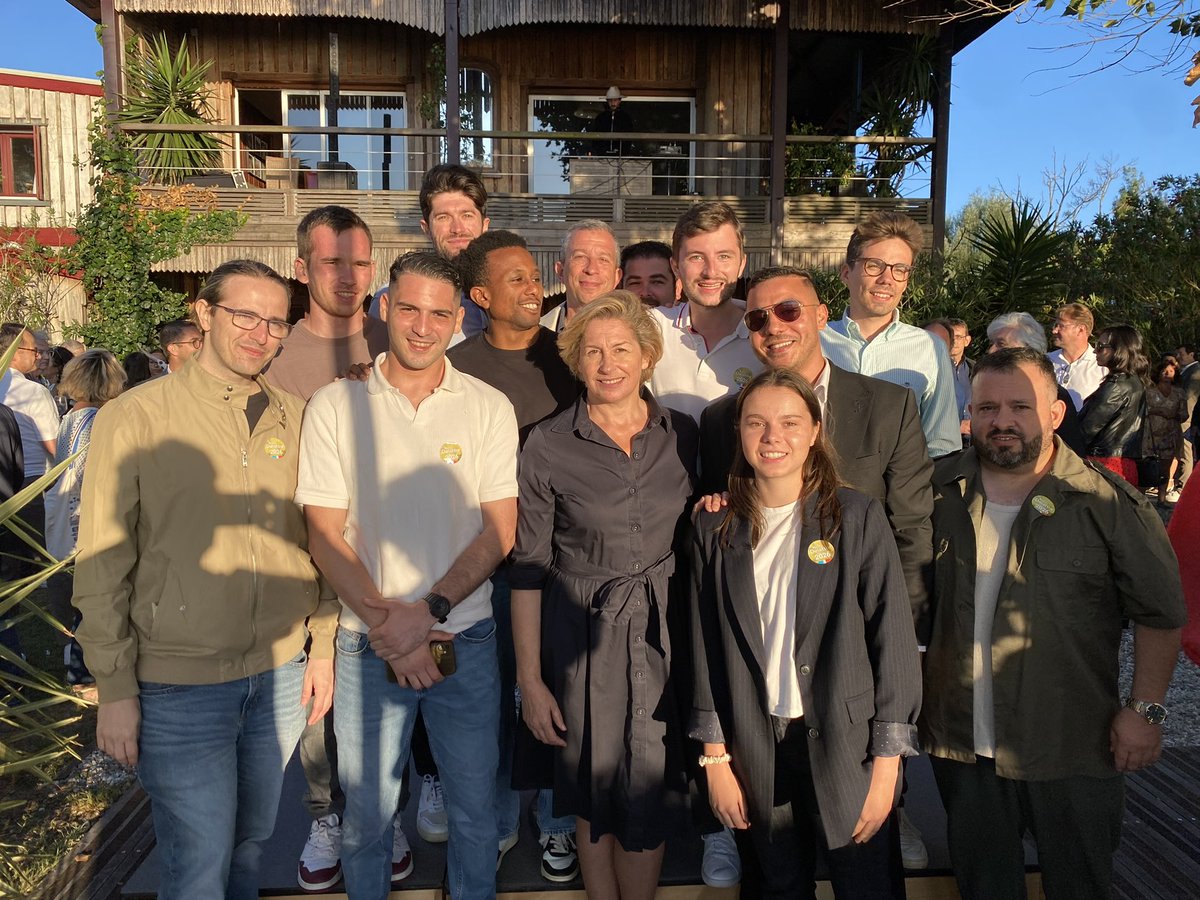 paulo_avlrs's tweet image. 🟦🟥Un rassemblement pour l’alternance avec des bordelaises et bordelais qui voient en @n_delattre  une personne qui ce préoccupe de l’intérêt général et qui a un réel projet pour nous mettre en sécurité face à l’abandon d’hurmic  #bordeaux 
#sécurité #salubrité #GaullismeSocial