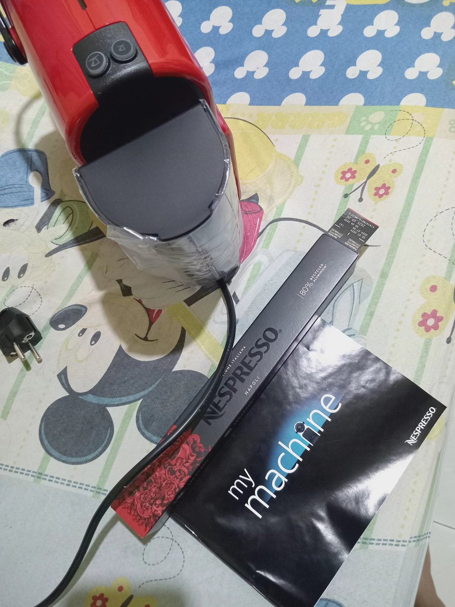 _twattling's tweet image. Guyssss for sale, bantu temenku. Ini baru ya belum kepake sama sekali, dijual karena dia mau pindahan kost jadi ini gamau dibawa. 1,7 ajaaaa. DM aku yaaaa #wts #wtscoffemaker #coffemaker #zonajajan #zonabu #CoffeeLover #jualmurah #murah