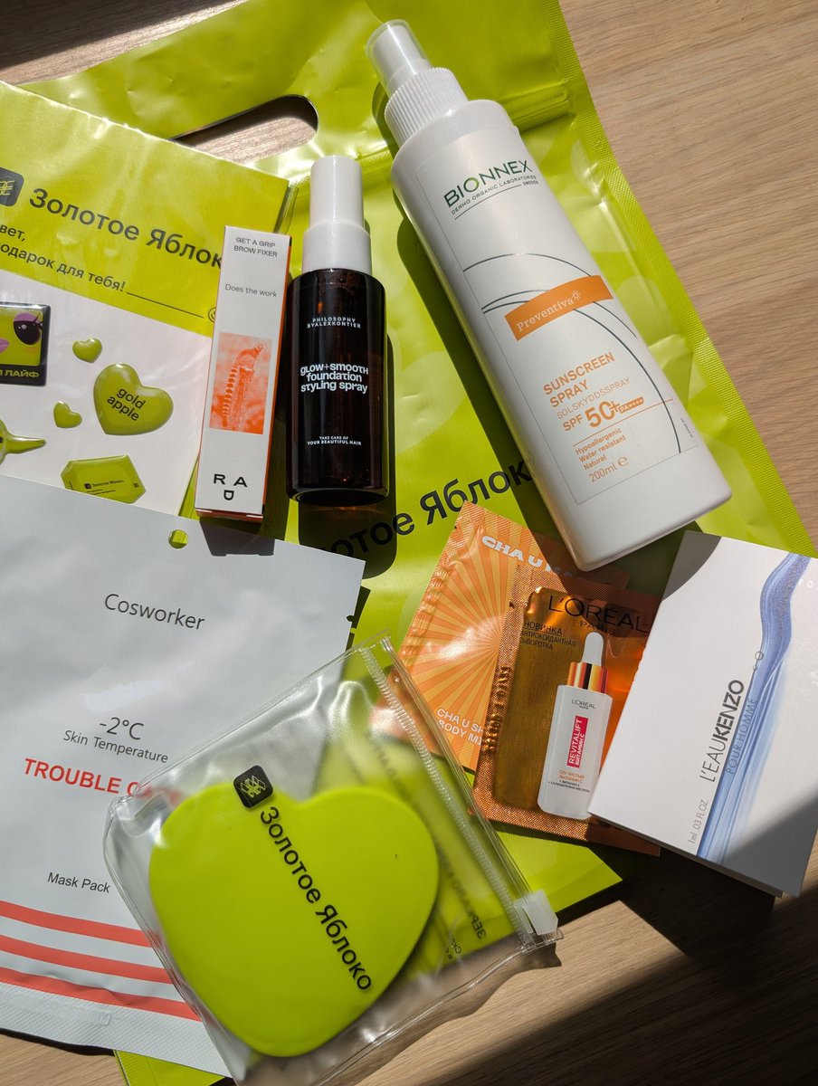 Мне очень понравился бокс у <a href="/goldappleru/">Золотое Яблоко</a> в честь дня рождения!!!

Спф, спрей для укладки волос, гель для укладки бровей, зеркальце, маска, пробнички и СТИКЕРЫ 💚