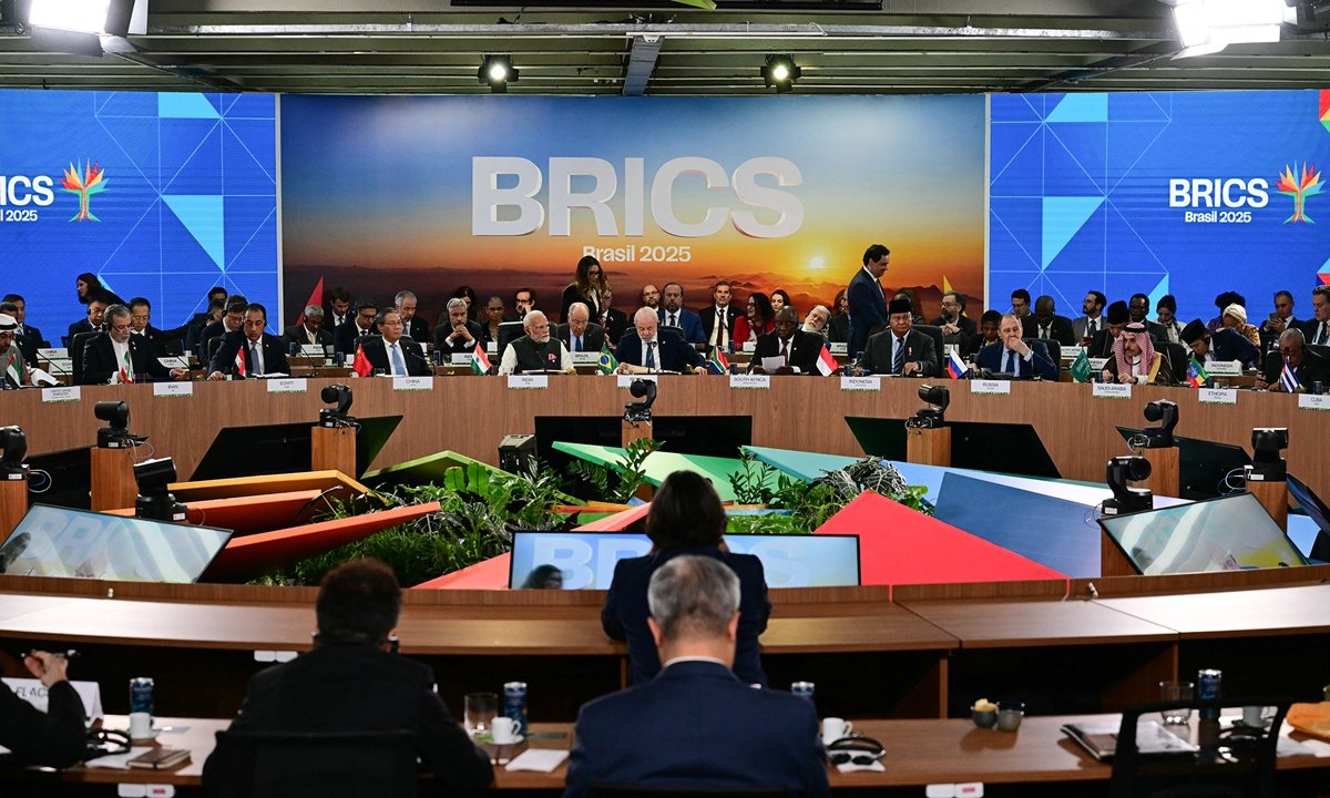 Chinese Premier Li Qiang: The risks of uncertainties in global climate, environment, and health sectors are mounting. The international community should forge a broad consensus, take proactive actions, and join hands to tackle common challenges.

1️⃣ Strengthen global synergy in