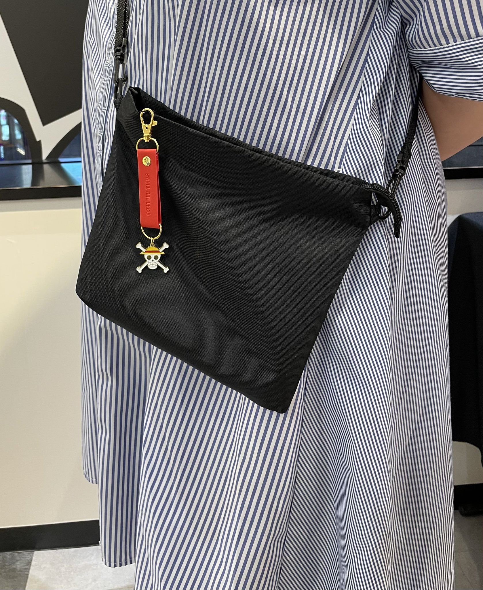 希少品　麦わらストア エコバッグ ルフィ シャンクス　非売品 ONE PIECE麦わらストア渋谷本店 on X: 