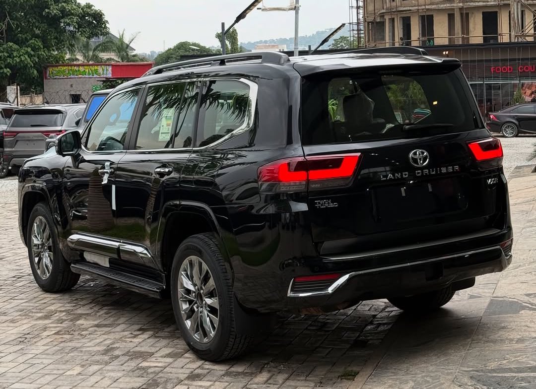 TOYOTA LAND CRUISER VX.R
Brand New 2025 Model Twin-Turbo
Original duty ☑️
🏷️169m
📍Abuja