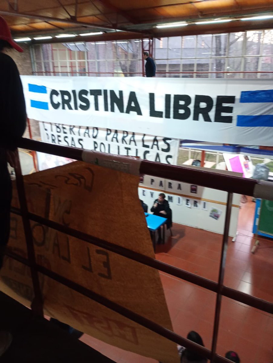 Sigue la toma de las universidades. Acá en QUILMES no te deja. ESTUDIAR.

Sigue CERRADA bancando a la DELINCUENTE de CRISTINA KIRCHNER