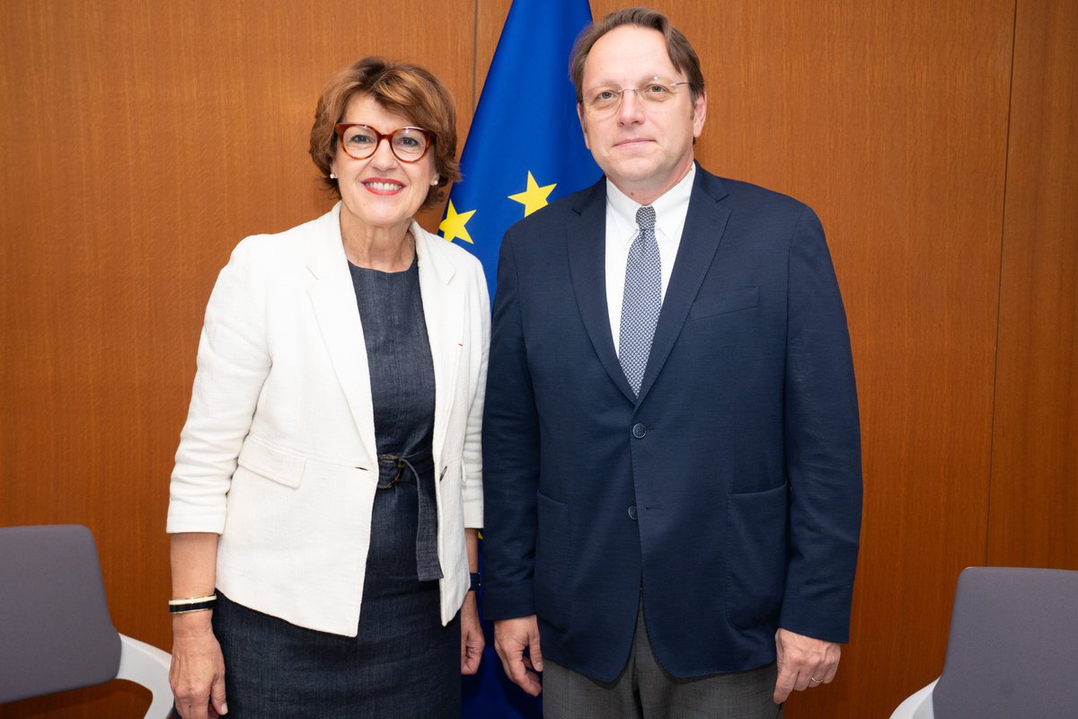 OliverVarhelyi's tweet image. Had a very productive discussion with 🇫🇷 Minister @AnnieGenevard on enhancing food safety and protecting European farmers: improved import checks, stronger standards alignment, and tackling pesticide residues. A level playing field remains crucial.