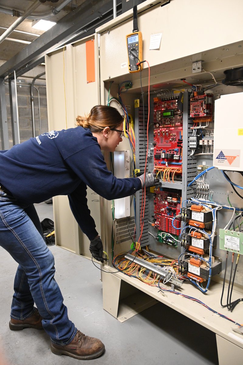 IUEC_Official's tweet image. 🚧 Hard at work with Local 7 — skilled, safe, and building the future.

#IUEC #Local7 #UnionStrong #ElevatorConstructors