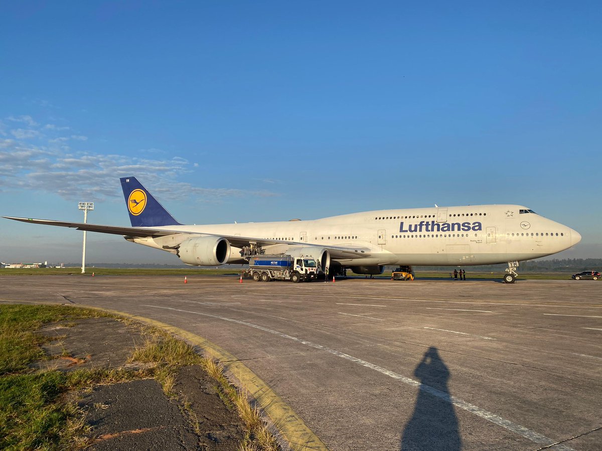 Juan Cáceres Troche (@juanctpy) on Twitter photo La visita del día 😍 ✈️. Un Boeing 747-8 de Lufthansa desvía a ASU debido a densa niebla en Buenos Aires EZE.
Foto: <a href="/fabio_spotter/">Fabio Ramírez</a> La visita del día 😍 ✈️. Un Boeing 747-8 de Lufthansa desvía a ASU debido a densa niebla en Buenos Aires EZE.
Foto: <a href="/fabio_spotter/">Fabio Ramírez</a>