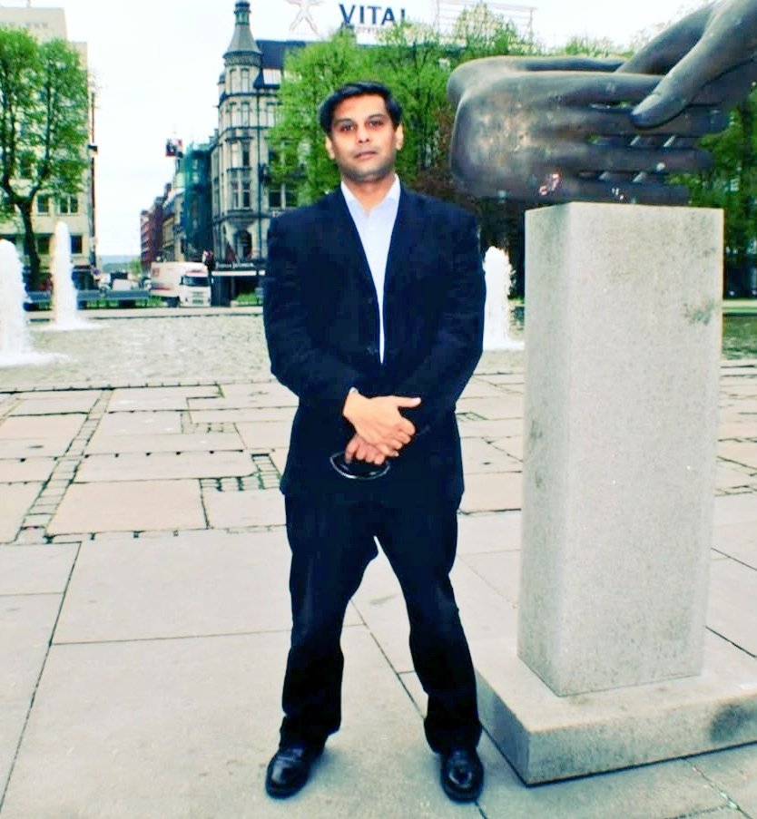 Day 988 without Arshad Sharif 
Day 988 without Justice 
نہ پا سکے نہ بھلا سکے
نہ جتا سکے نہ بتا سکے
تو کیا ہے میرے لیے
نہ خود سمجھ سکے
نہ تجھے سمجھا سکے
#ArshadSharifShaheed 
#JusticeForArshadSharif