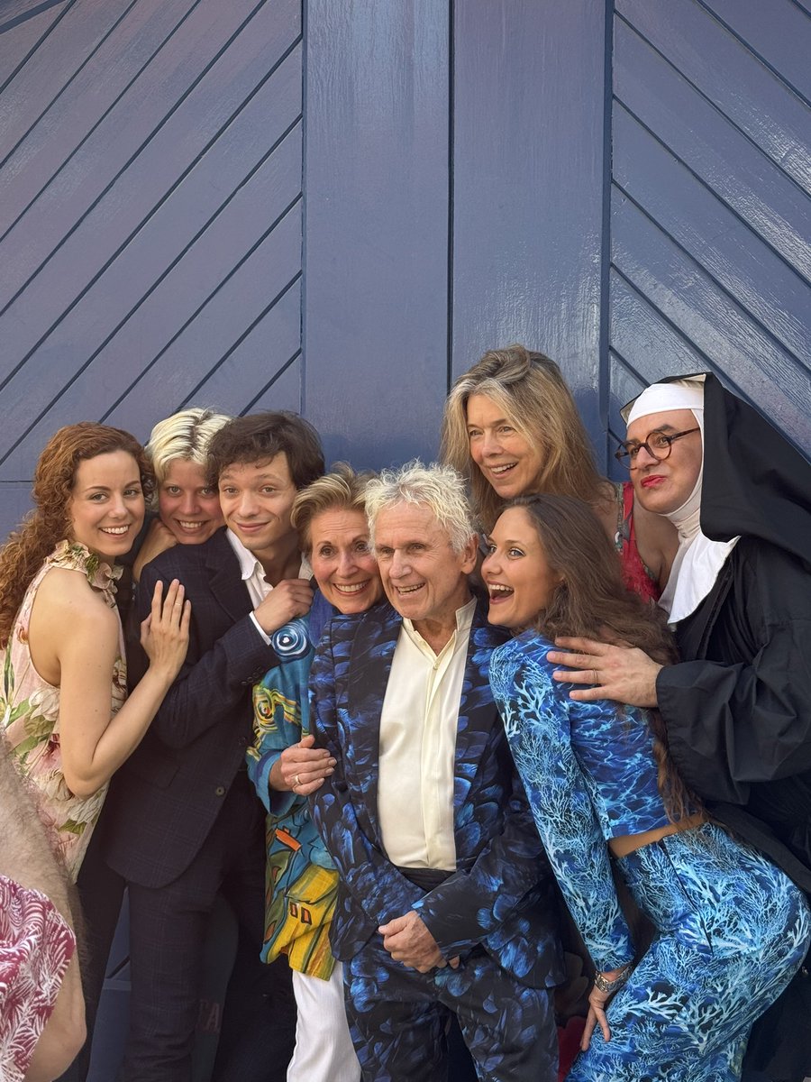 BeautifulWorldCabaret tweet media