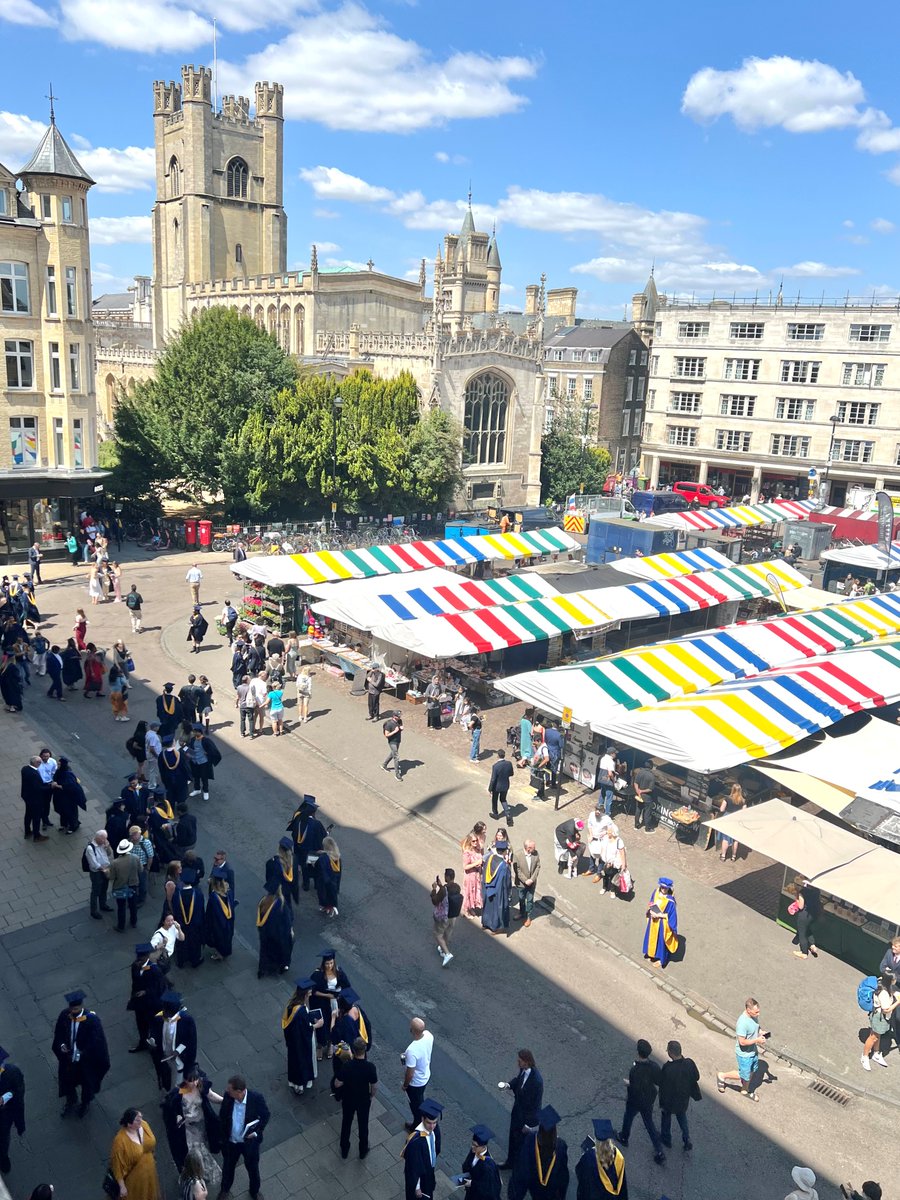 Lots of University students about <a href="/cammarkets/">Cambridge Markets</a> today.