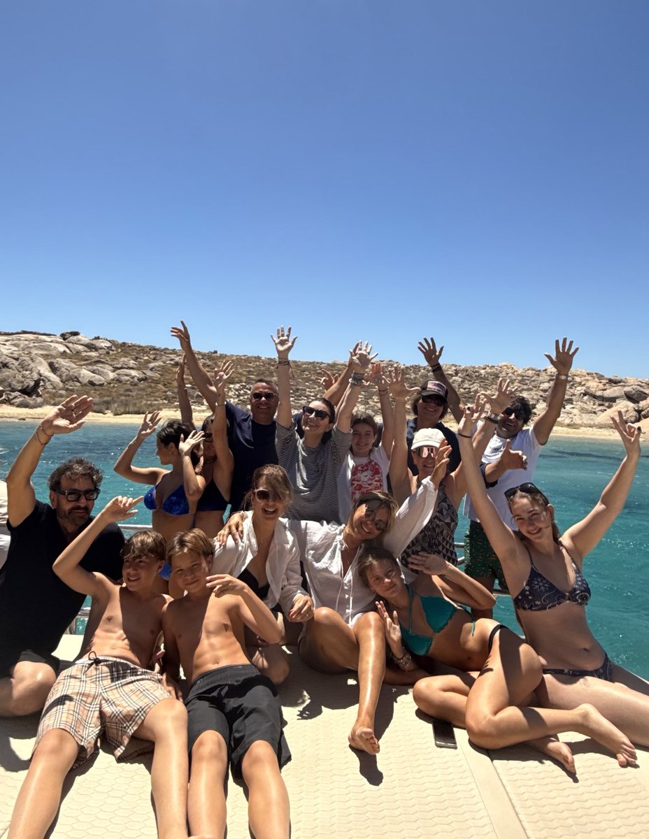 LauraPausini's tweet image. family holidays in greece 🇬🇷
οικογενειακές διακοπές στην Ελλάδα 🤍💙