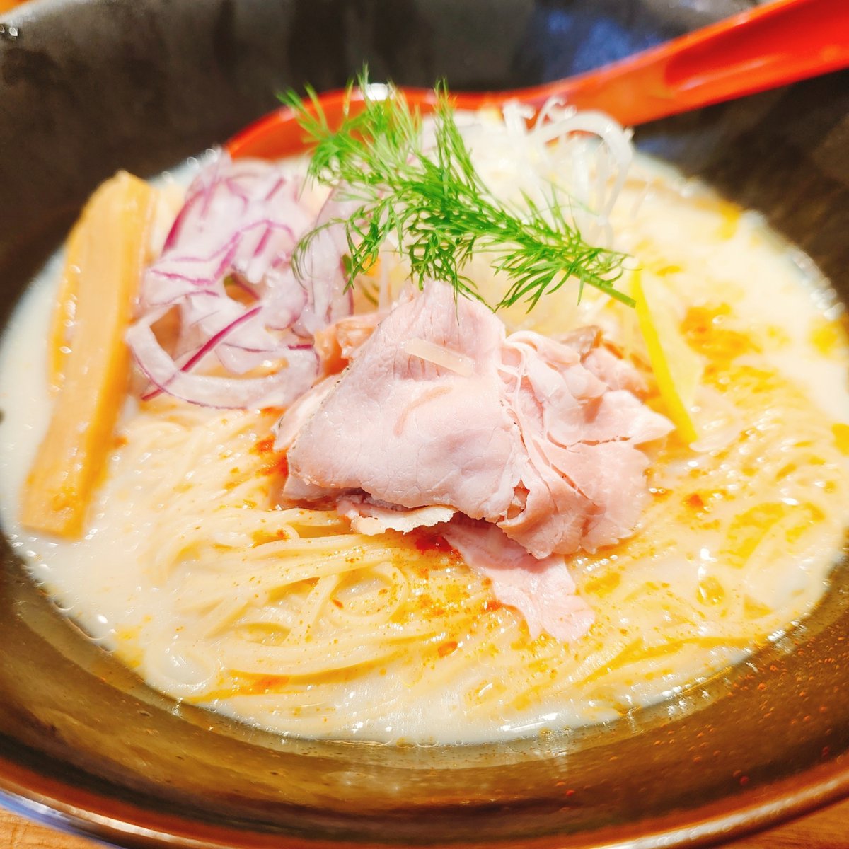 ラーメンYouTuber霧島ハルさんの『ラーメン珍道楽』だったっけ？

夏の冷やしの時期はルナがジャックする✨

海老を感じ🦐クリームスープは最後の一滴まで飲み干しちゃう‼️美味すぎるな😎💙