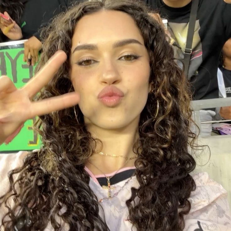 marzzinii's tweet photo. cutest girl in the world https://t.co/uRxFAleUsw