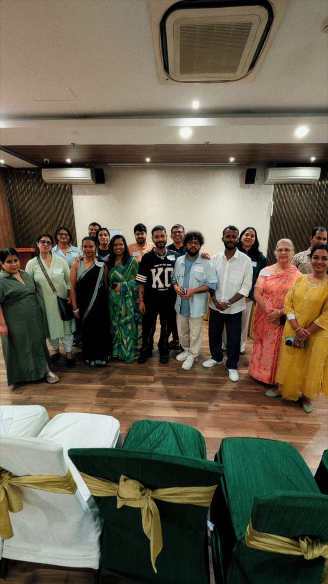 devasissarangi's tweet photo. #Bhubaneswar taste buds no longer same🚨🍛
Chef Rachit hosted 1st ever Local Food Club by Locavore—where ancient grains met modern gossip & palate needed a seatbelt. 😋💥
Warning: May cause extreme hunger pangs😉
#LocalFoodClub #ChefRachit #BhubaneswarEats #LocavoreIndia https://t.co/RQVbHGsuGN