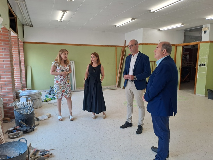 regiondemurcia's tweet photo. El servicio de comedor escolar llegará a lo largo del próximo curso a 13 centros educativos más.

El 75 por ciento de los colegios públicos de la Región tendrá comedor en el curso 2025-2026 y se superarán los 300 centros con este servicio.

Noticia: https://t.co/SvWFIld6z0 https://t.co/q5Y7tOnTu6