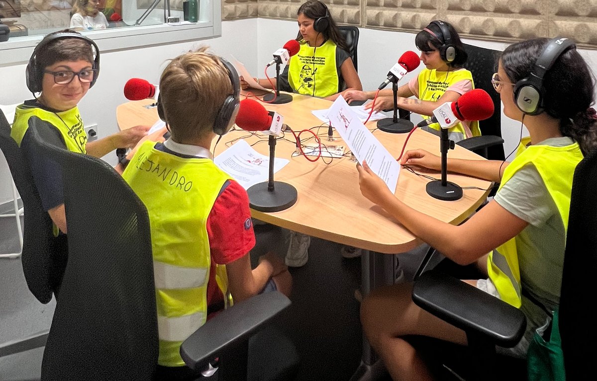 Radio USAL (@radiousal) on Twitter photo El primer taller de radio y programa en directo de Radio Campamento. Diversión y conocimientos en los Campamentos de la <a href="/UCCiUSAL/">Unidad de Cultura Científica y de la Innovación</a> . Mañana y pasado, seguimos.
radio.usal.es/nuestro-mejor-… El primer taller de radio y programa en directo de Radio Campamento. Diversión y conocimientos en los Campamentos de la <a href="/UCCiUSAL/">Unidad de Cultura Científica y de la Innovación</a> . Mañana y pasado, seguimos.
radio.usal.es/nuestro-mejor-…
