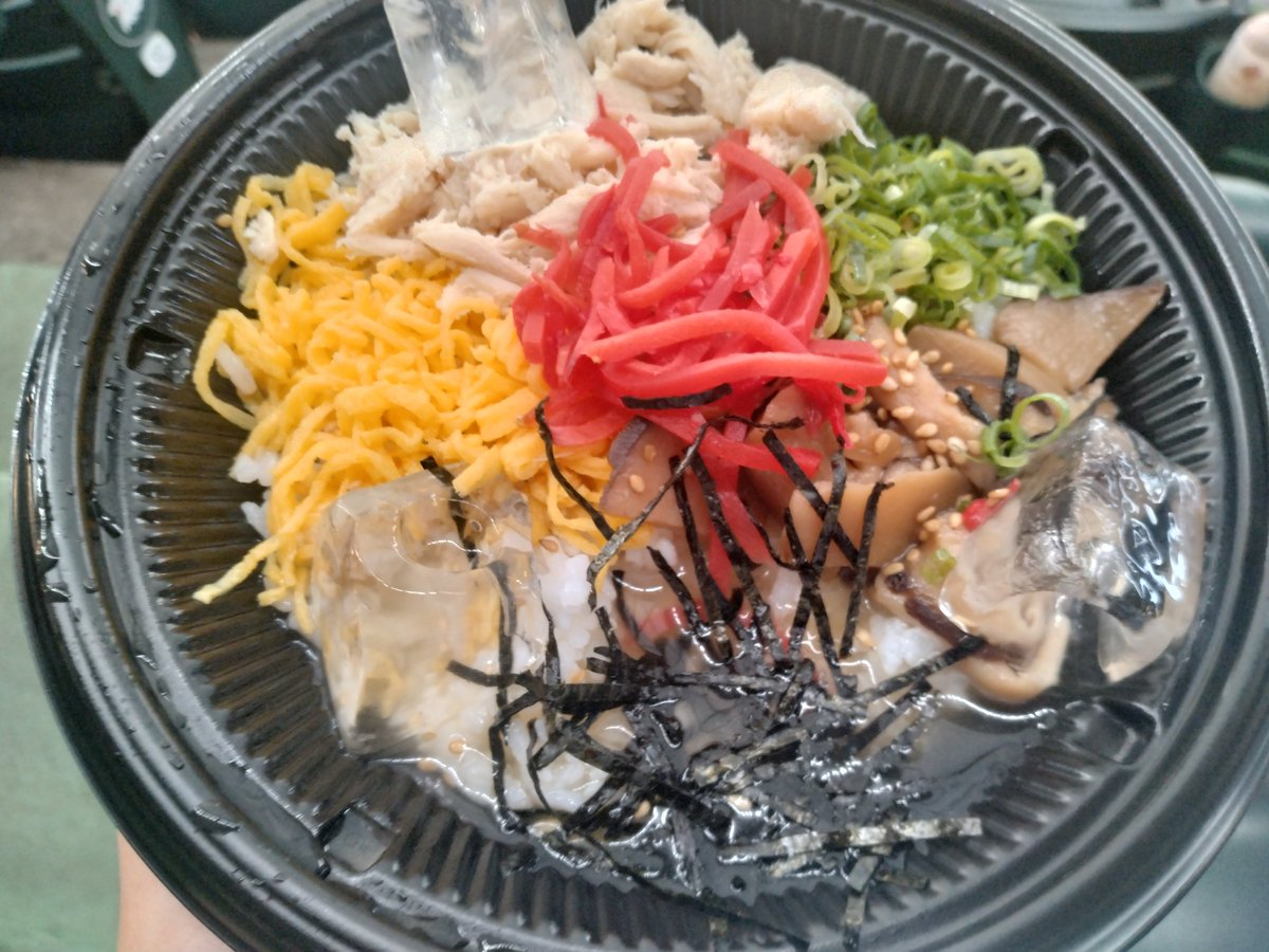 gourmand_rotta's tweet photo. 冷製鶏だし飯

伝統は受け継がれる

松坂の18は涌井へ、石毛の応援歌は稼頭央や片岡へ、そして冷やし茶漬けは冷製鶏だし飯へ

ミストより確実に内から体を冷やし空腹も満たしてくれる暑いベルドの夏の頼もしい味方

一塁側に行きやすくなったので食べる頻度が増えそう

#スタジアムグルメ
#獅子まんま https://t.co/72ffVmimER
