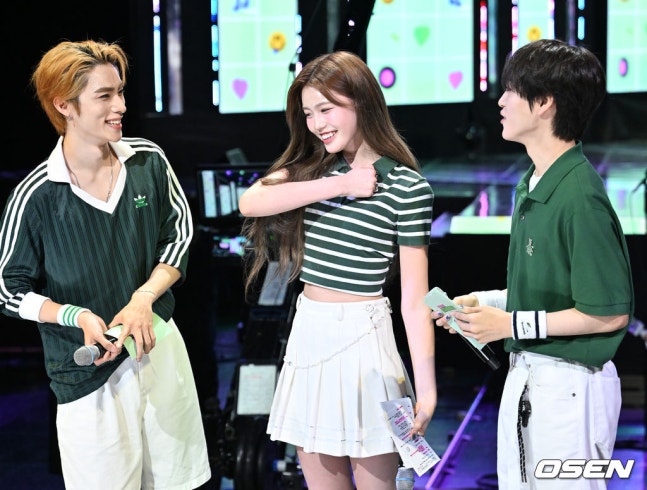 xiaojunpics tweet picture