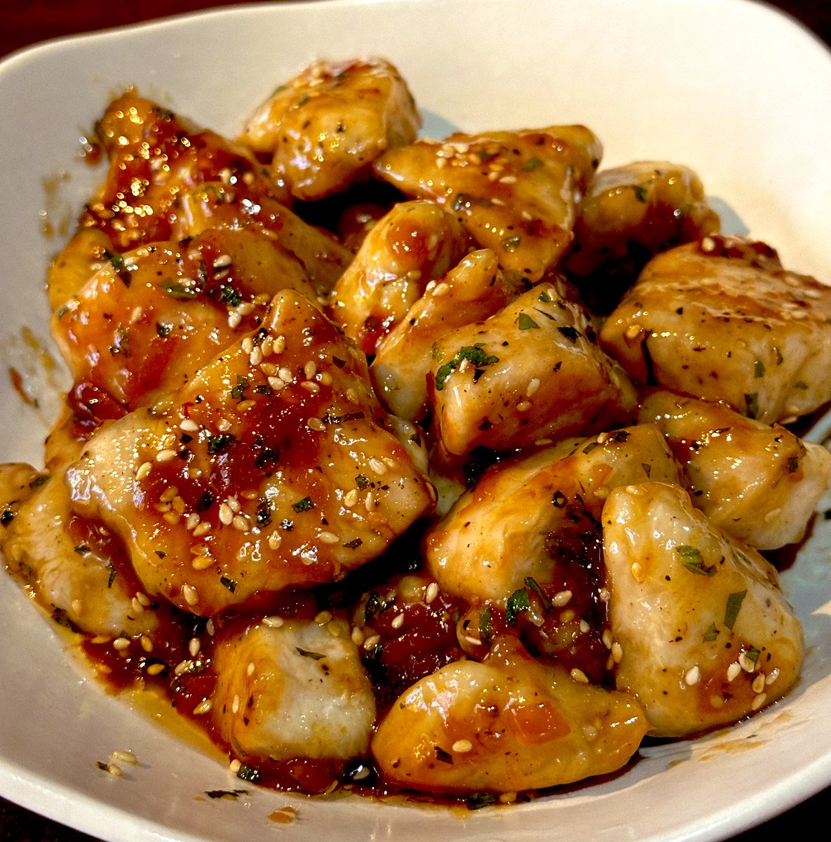 胸肉、ささみを一口大に
料理酒、塩胡椒、片栗粉を揉み込む

※大葉　梅肉　ポン酢　ごま油　オイスターソース　ゴマ　砂糖を混ぜる

肉を焼いて両面焼き目をつけたら※を絡めて完成

バカうま