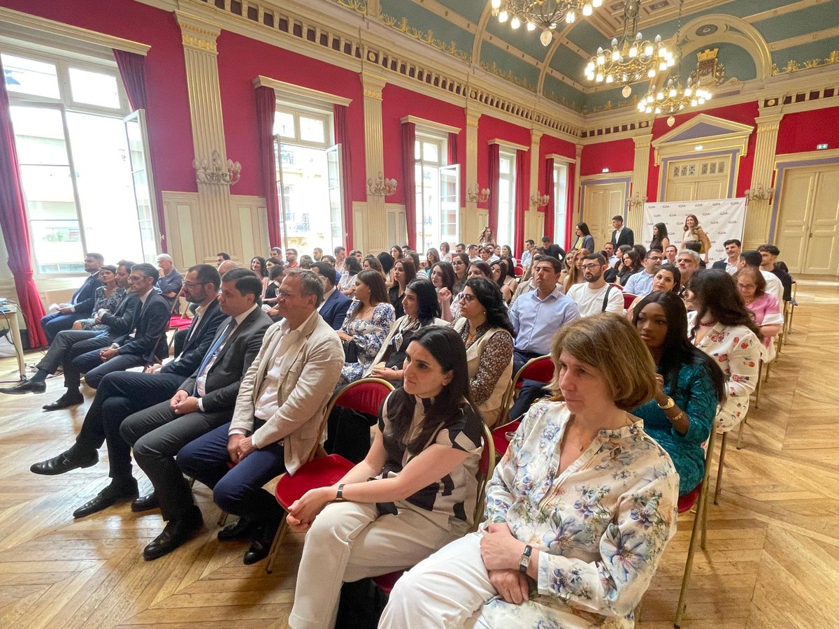 AlexSolomonyan's tweet photo. Samedi, j'étais heureux d'animer le 1er Forum européen de la jeunesse arménienne du @g2iafrance à la @mairiedu16 en présence  notamment du maire @Jeremy_Redler @fszpiner, du député européen @fxbellamy, du VP d'IDF @karampatrick de l'Ambassadeur d'Arménie en France @armkhach https://t.co/aHBAiBkdjo