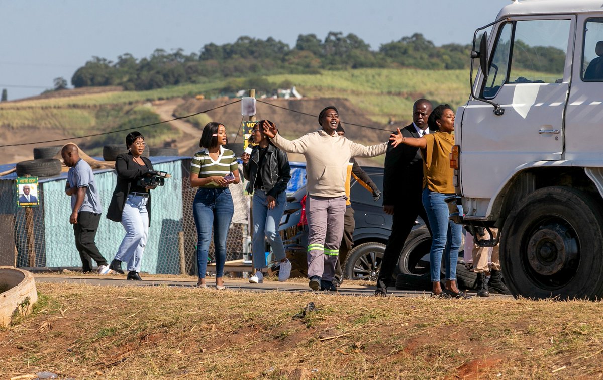 TheMercurySA's tweet photo. ๐๐ฌ Exciting news from Durban! An international film company is set to transform a local informal settlement in Cornubia into a vibrant movie set.
#durban #Cornubia #filmproduction #movieset #southafrican #cinema #CommunityImpact
๐ท Leon Lestrade / Independent Newspapers. https://t.co/gjPpmD8fvH