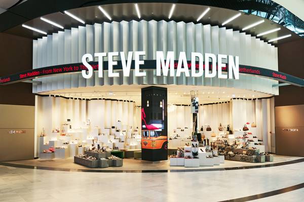 Steve Madden: Merchandising-Chefin Karla Frieders scheidet aus ow.ly/iLm7106f6K0