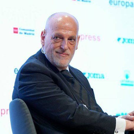 Blaugranagram's tweet photo. 🚨 | 𝐁𝐑𝐄𝐀𝐊𝐈𝐍𝐆: Javier Tebas shared FC Barcelona's confidential financial information with Athletic Club officials during a meeting held just days before Nico Williams' renewal. The Basque club was given access to Barça's interim financial statements and audit reports. 

After the meeting, Athletic Club passed on the details to Nico Williams in an attempt to pressure his family and create doubts in the player's mind.  

[h/t @MiguelGalanCNFE]