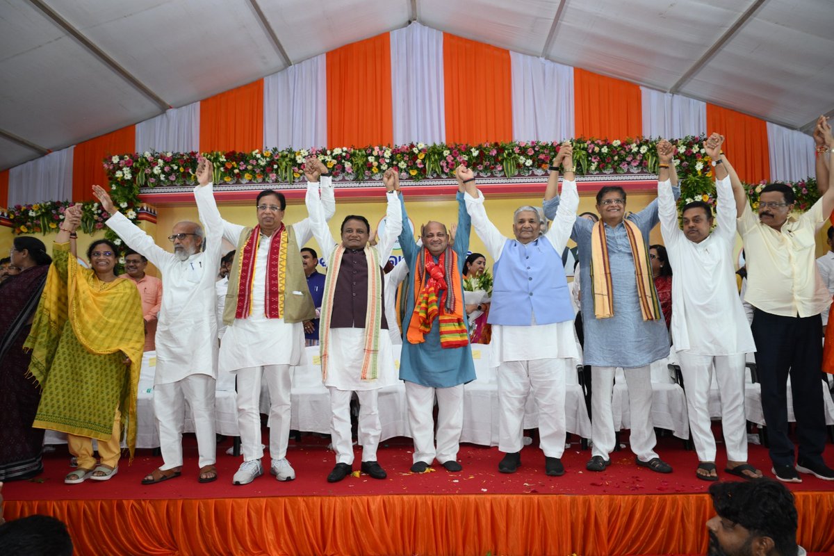 BJP Odisha (@bjp4odisha) on Twitter photo рмнрнБрммрмирнЗрм╢рнНрн▒рм░ рм╕рнНрмерм┐рмд рм░рм╛рмЬрнНрнЯ рммрм┐рмЬрнЗрмкрм┐ рмХрм╛рм░рнНрмпрнНрнЯрм╛рм│рнЯрм░рнЗ рморм╛рмирмирнАрнЯ рмирмм рмирм┐рм░рнНрммрм╛рмЪрм┐рмд рм░рм╛рмЬрнНрнЯ рм╕рмнрм╛рмкрмдрм┐ рм╢рнНрм░рнА рмормирморнЛрм╣рми рм╕рм╛рморм▓рмЩрнНрмХрнБ рмнрммрнНрнЯ рм╕рнНрн▒рм╛рмЧрмд, рм╕рморнНрммрм░рнНрмжрнНрмзрмирм╛ рмжрм┐рмЖрмпрм╛рмЗрмЫрм┐ ред рмЖрнЯрнЛрмЬрм┐рмд рмПрм╣рм┐ рмХрм╛рм░рнНрмпрнНрнЯрмХрнНрм░рморм░рнЗ рморм╛рмирмирнАрнЯ рморнБрмЦрнНрнЯрмормирнНрмдрнНрм░рнА рм╢рнНрм░рнА рморнЛрм╣рми рмЪрм░рмг рморм╛рмЭрнА, рморм╛рмирмирнАрнЯ рмЙрмкрморнБрмЦрнНрнЯрмормирнНрмдрнНрм░рнА рм╢рнНрм░рнА рмХрмирмХ рммрм░рнНрмжрнНрмзрми рм╕рм┐рмВ рмжрнЗрмУ, рморм╛рмирмирнАрнЯрм╛ рмЙрмкрморнБрмЦрнНрнЯрмормирнНрмдрнНрм░рнА рм╢рнНрм░рнАрмормдрнА рмнрнБрммрмирнЗрм╢рнНрн▒рм░ рм╕рнНрмерм┐рмд рм░рм╛рмЬрнНрнЯ рммрм┐рмЬрнЗрмкрм┐ рмХрм╛рм░рнНрмпрнНрнЯрм╛рм│рнЯрм░рнЗ рморм╛рмирмирнАрнЯ рмирмм рмирм┐рм░рнНрммрм╛рмЪрм┐рмд рм░рм╛рмЬрнНрнЯ рм╕рмнрм╛рмкрмдрм┐ рм╢рнНрм░рнА рмормирморнЛрм╣рми рм╕рм╛рморм▓рмЩрнНрмХрнБ рмнрммрнНрнЯ рм╕рнНрн▒рм╛рмЧрмд, рм╕рморнНрммрм░рнНрмжрнНрмзрмирм╛ рмжрм┐рмЖрмпрм╛рмЗрмЫрм┐ ред рмЖрнЯрнЛрмЬрм┐рмд рмПрм╣рм┐ рмХрм╛рм░рнНрмпрнНрнЯрмХрнНрм░рморм░рнЗ рморм╛рмирмирнАрнЯ рморнБрмЦрнНрнЯрмормирнНрмдрнНрм░рнА рм╢рнНрм░рнА рморнЛрм╣рми рмЪрм░рмг рморм╛рмЭрнА, рморм╛рмирмирнАрнЯ рмЙрмкрморнБрмЦрнНрнЯрмормирнНрмдрнНрм░рнА рм╢рнНрм░рнА рмХрмирмХ рммрм░рнНрмжрнНрмзрми рм╕рм┐рмВ рмжрнЗрмУ, рморм╛рмирмирнАрнЯрм╛ рмЙрмкрморнБрмЦрнНрнЯрмормирнНрмдрнНрм░рнА рм╢рнНрм░рнАрмормдрнА