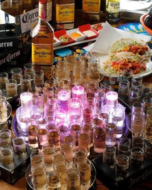【合コンで使える店紹介〜銀座編〜】
店名：スナッパー&amp;グルーパー
予算：4,500円〜8,000円
雰囲気　：★★★☆☆
味　　　：★★☆☆☆
オススメ：★★★☆☆
リピート：★★★☆☆
利用用途：合コン

テキーラが100杯1万円というとにかく派手に飲みたいけどお金が...という若手社会人にオススメ。