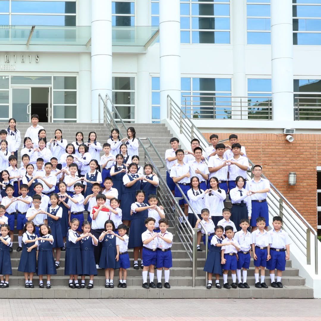 อมก! ปัจจุบันอัสสัมธนมีนักเรียนฝาแฝดที่กำลังศึกษาอยู่ทั้งหมด 74 คู่! (มีแฝดสาม 5, แฝดสี่ 1)