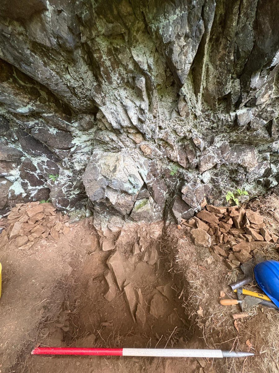 PrehistoricEdge's tweet image. This week #PALaEoScot has been testing this wee rock shelter, hopeful for signs of Scotland’s earliest archaeology. So far just some cracking lithology (literally) and a very friendly dog - but watch this space! 🦴 🦌 🦣 🪨 with @mesodeeside @UKRI_News