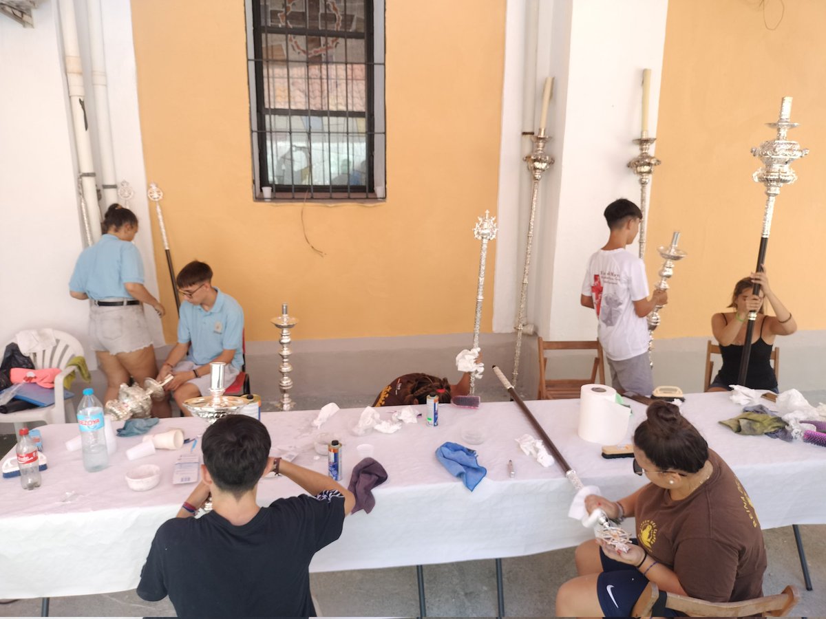 ⚓ En el día de ayer nuestro grupo joven se puso manos a la obra  con labores de albacería de cara al próximo 16 de julio, que está ya a la vuelta de la esquina.