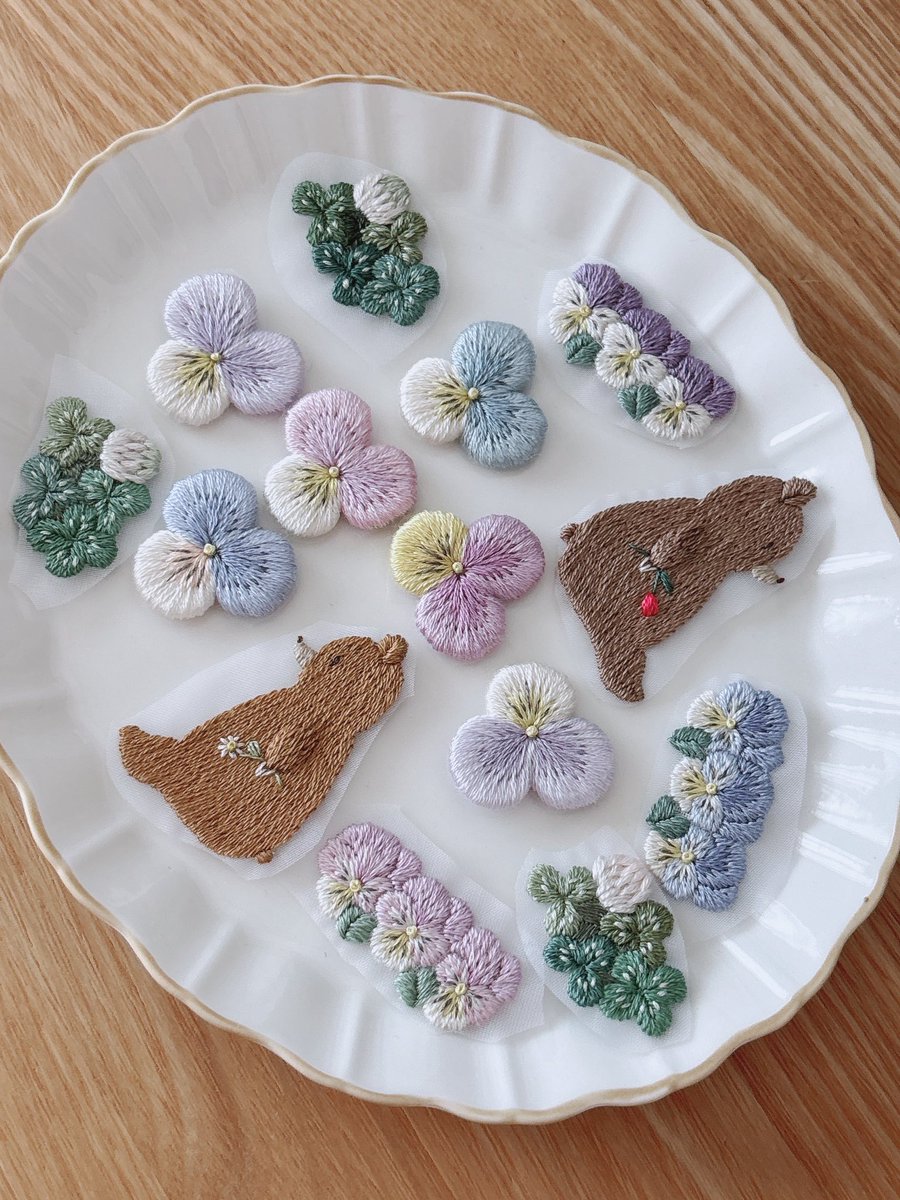 KohanaMade's tweet image. 8/2クラフトマーケット名古屋にブースNo.671で出展します!
いつまで経っても告知下手な私を見かねた作家仲間が「せっかく出るんだからちゃんと告知しなさい!」とお尻を叩いてくれたので告知せねば🙌🏻画像ブローチ制作中です!他にも刺繍グッズなども製作中なので本番まで色々お知らせさせて下さい