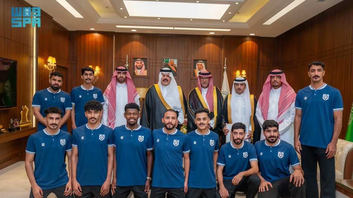 أمير منطقة حائل يستقبل رئيس مجلس إدارة وأعضاء ولاعبي نادي جبة الرياضي.
spa.gov.sa/ar/w2353983
#واس_عام