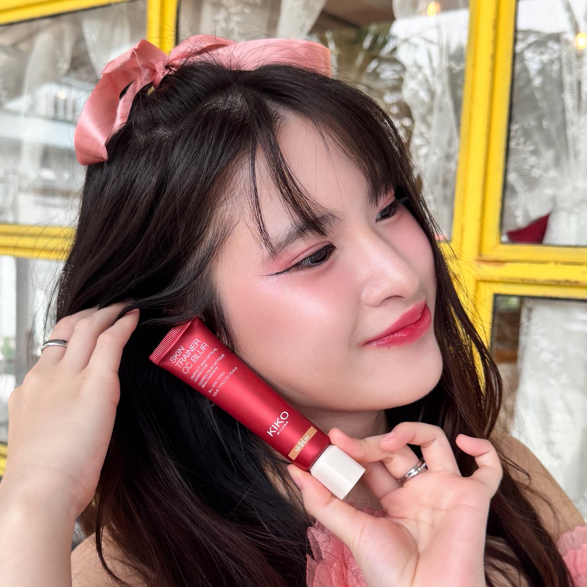 ผิวเนียนประหนึ่งไม่มีรูขุมขน ยกให้ไอเทมนี้เลย🫶🏻

KIKO Skin Traner CC Blur นางเป็นไพรเมอร์ เบลอรูขุมขนกับริ้วรอยให้เนียนกริ๊บสุดๆ เนียนกว่านี้ไม่ได้ละ แต่ทาแล้วยังสบายผิวนะ เคลียบผิวแต่ไม่นักหน้าเลย ทำได้ไงก่อน? ก่อนลงรองพื้นให้ตัวนี้ แต่งหน้าสวยเนียนมากแม่❤️