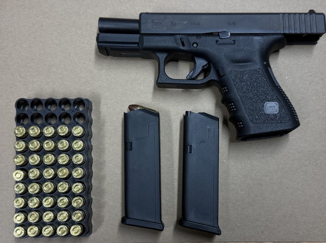 NYPD114Pct's tweet photo. Last week, your 114 Pct Officers conducted 3 separate traffic stops for window tints, failing to signal, and having expired plates, resulting in 3 loaded firearms being recovered.

 Traffic Safety is public safety! https://t.co/SFroMtJlJp