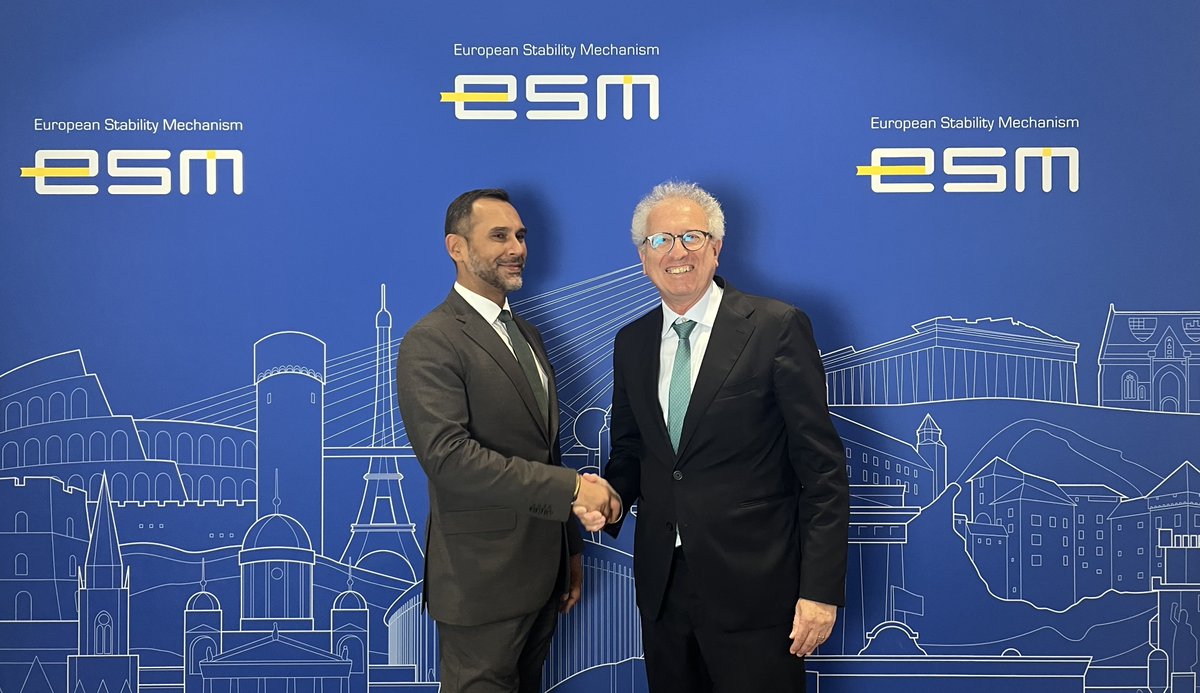 ESM_Press's tweet image. ESM MD @pierregramegna welcomed @The_LHoFT CEO @naszub for an engaging exchange on innovation in the financial industry.