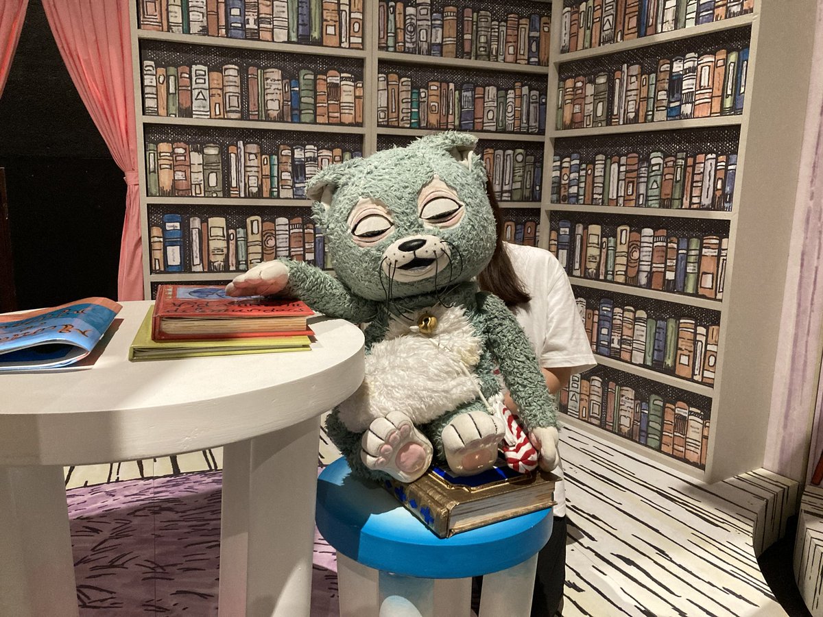 misato_matsumo's tweet image. W3東京千秋楽の翌日から「せかいいちのねこ」の稽古スタートしてます‼️

ボッコちゃんからニャンコにバトンタッチです🐾

めちゃくちゃ可愛い猫さん達と、ヒグチさんの世界観満載の美しい美術に是非会いに来てください👀✨

ダンス✖️人形✖️歌な舞台です♪

#日生劇場
#ヒグチユウコ
#ひとみ座
#人形劇