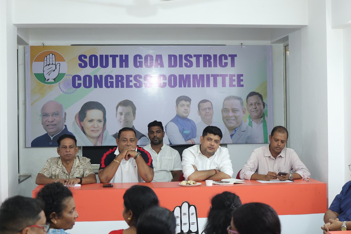amitspatkar's tweet image. Held an engaging and productive meeting with the Congress Block Committee of Velim. We discussed key local issues, booth-level preparedness, and strategies to further strengthen our grassroots network.

Also present were @INCSGoa President  @SavioDsilvaa, GS @valeseverson, Block…