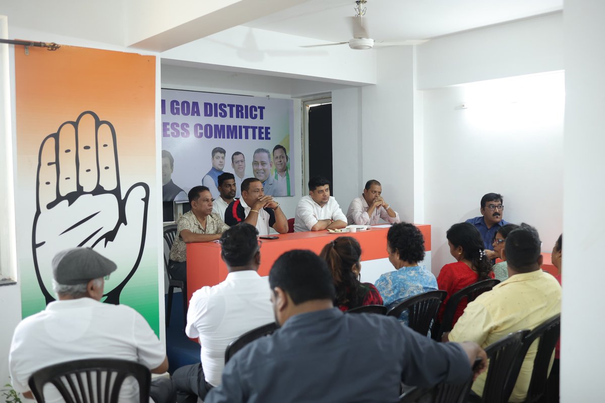 amitspatkar's tweet image. Held an engaging and productive meeting with the Congress Block Committee of Velim. We discussed key local issues, booth-level preparedness, and strategies to further strengthen our grassroots network.

Also present were @INCSGoa President  @SavioDsilvaa, GS @valeseverson, Block…