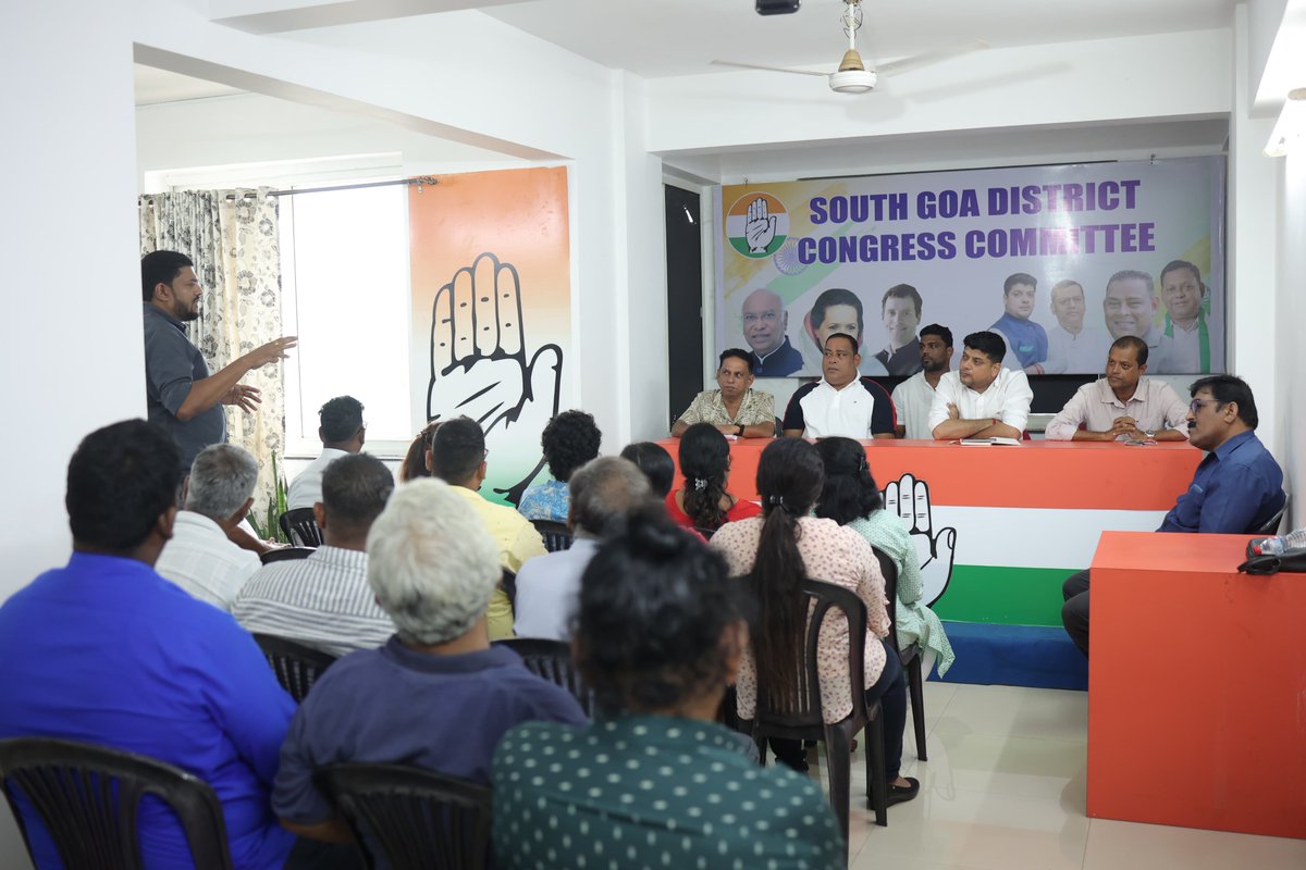 amitspatkar's tweet image. Held an engaging and productive meeting with the Congress Block Committee of Velim. We discussed key local issues, booth-level preparedness, and strategies to further strengthen our grassroots network.

Also present were @INCSGoa President  @SavioDsilvaa, GS @valeseverson, Block…